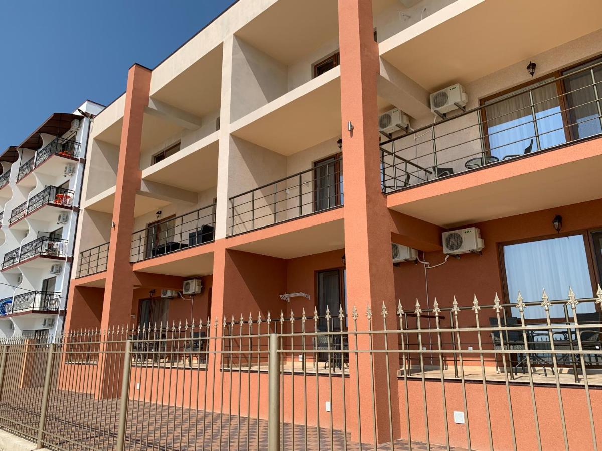 Hotel Три Слона Zatoka Exterior foto